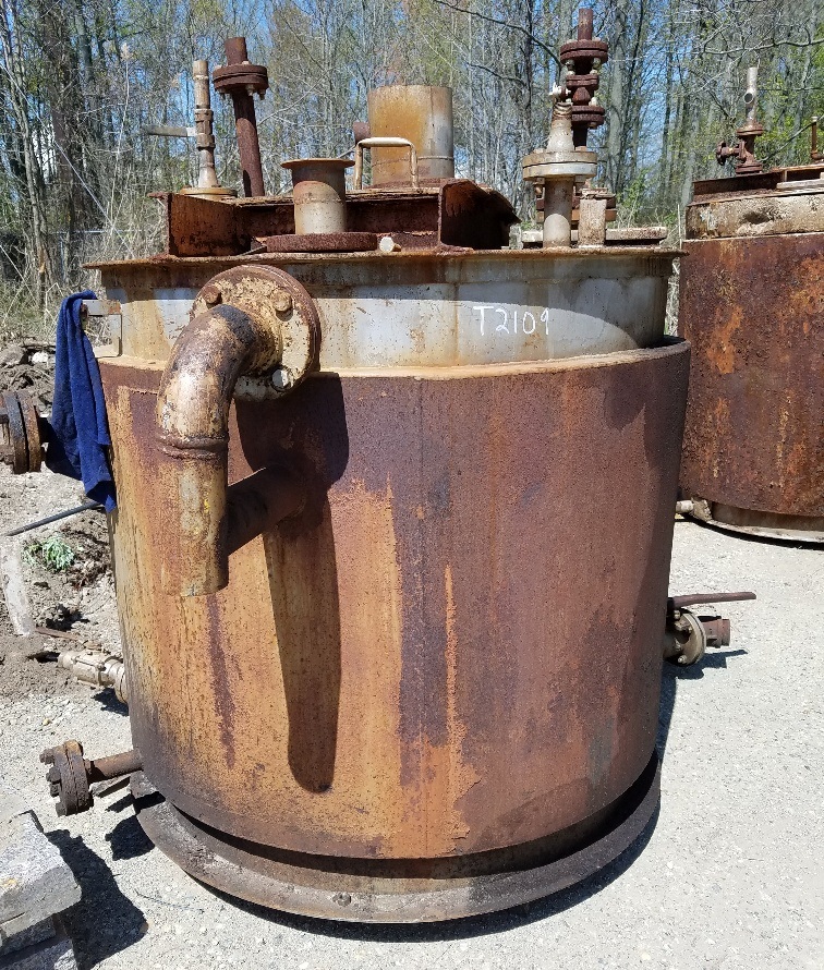 used 350 Gallon Stainless Steel Tank with jacket.  Has bridge to mount mixer. Internal baffles. Approx 4' dia x 4' T/T. Previously used in biodiesel/biofuel plant, wastewater.